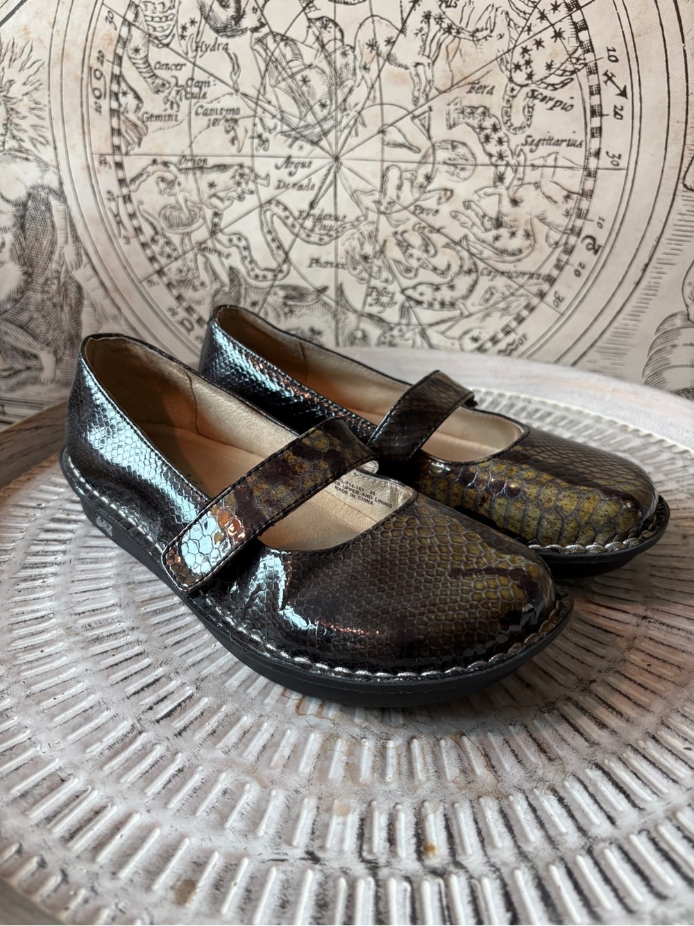 Alegria 38 Mary Jane Black Olive Green snake print cute!